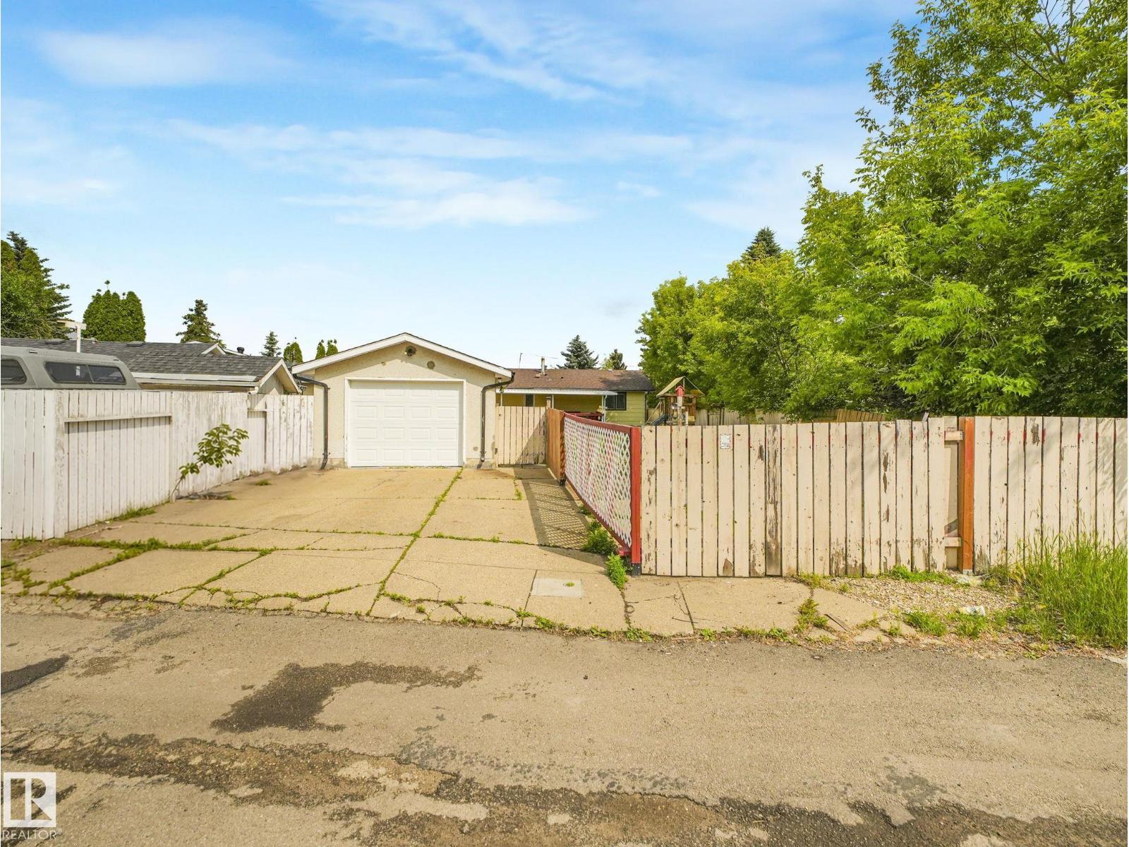 9315 151 AV NW - 11