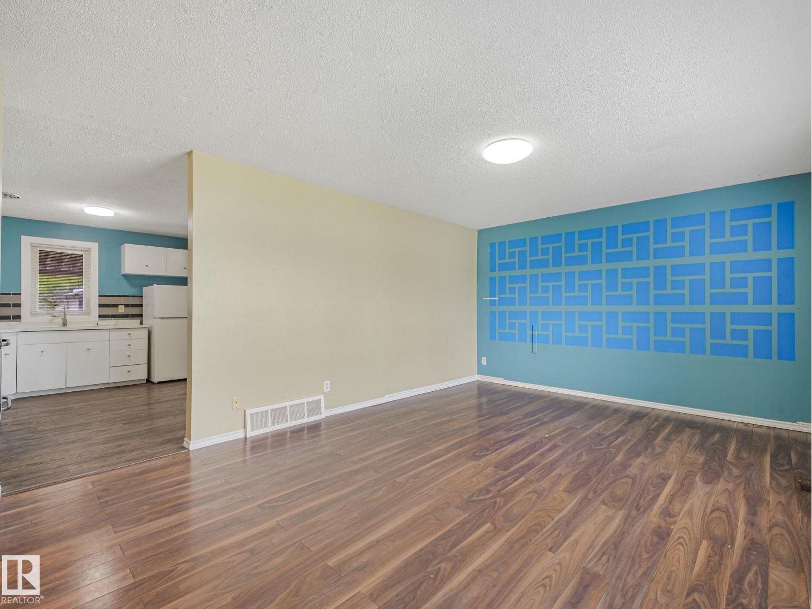 9315 151 AV NW - 25