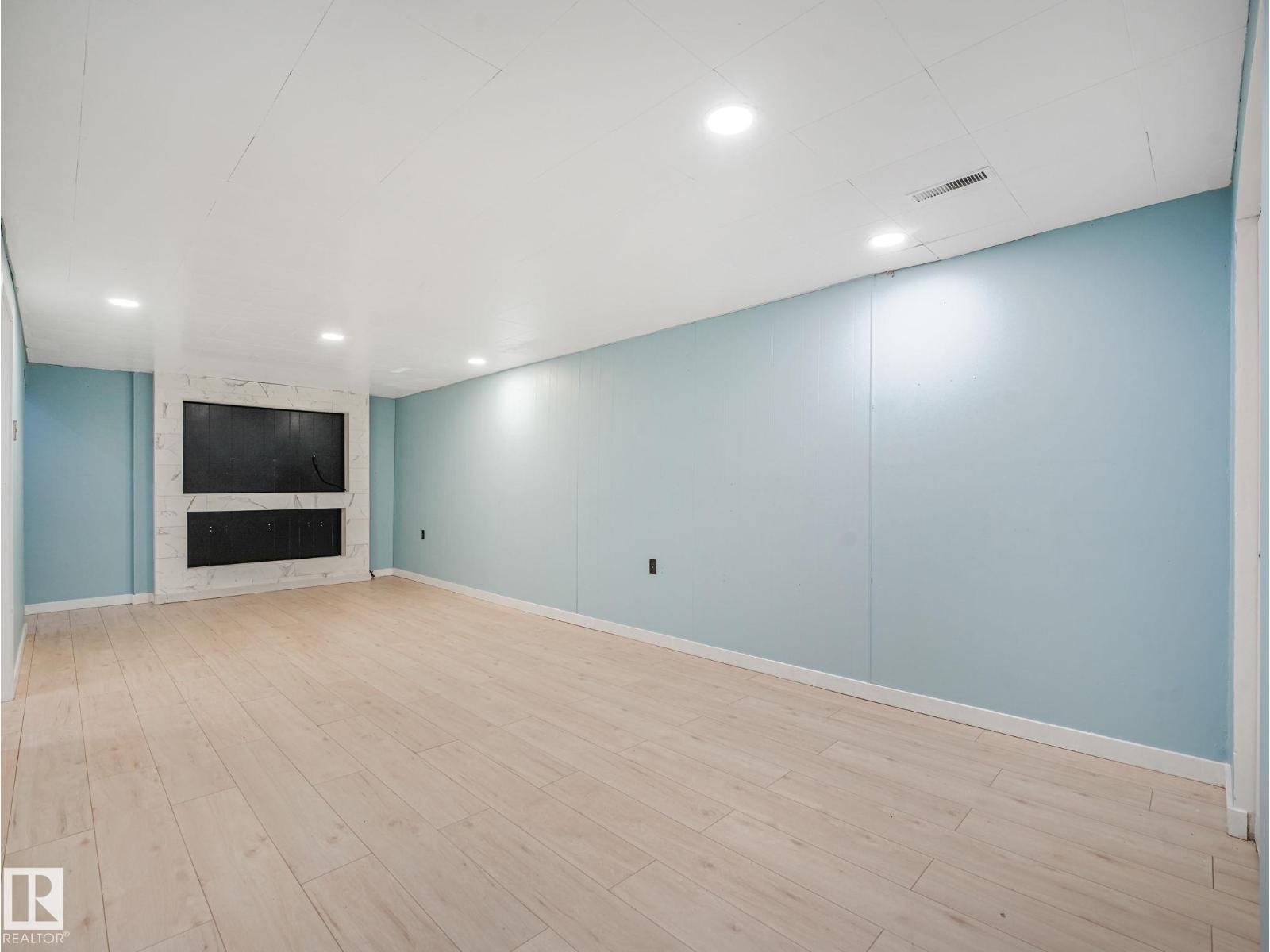 9315 151 AV NW - 50