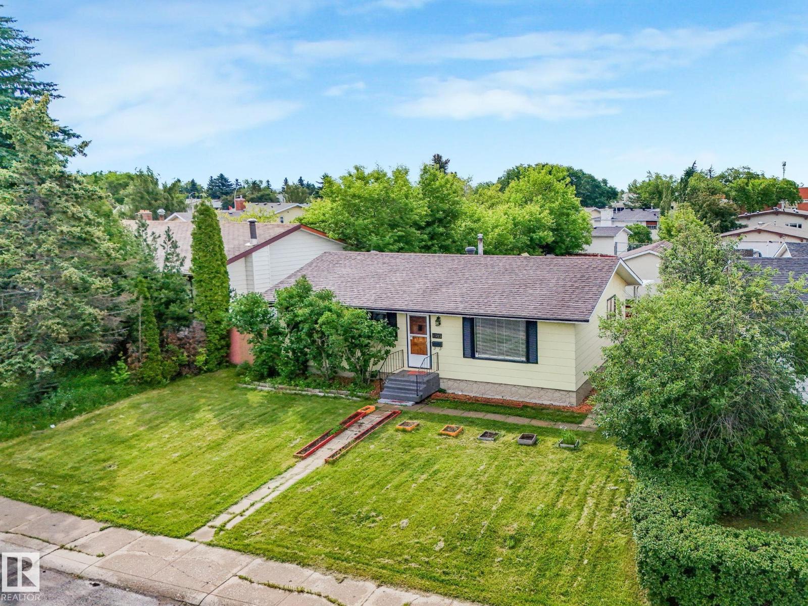9315 151 AV NW - 13