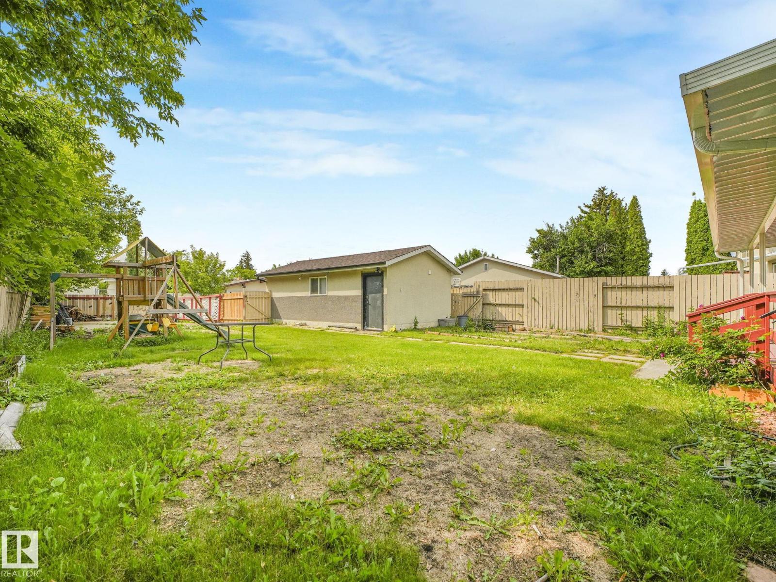 9315 151 AV NW - 5