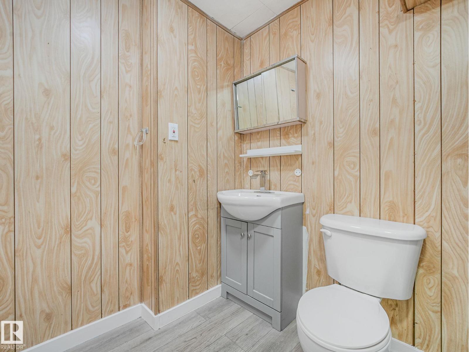 9315 151 AV NW - 55