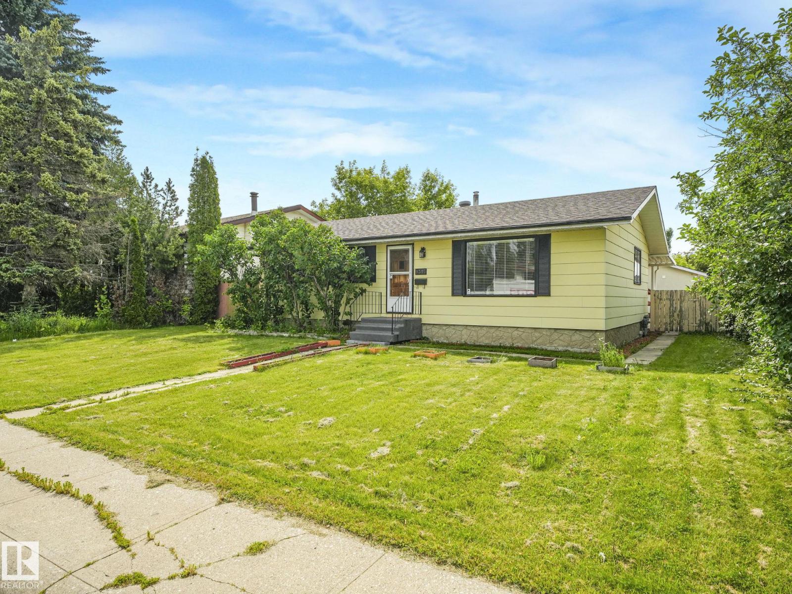 9315 151 AV NW - 2