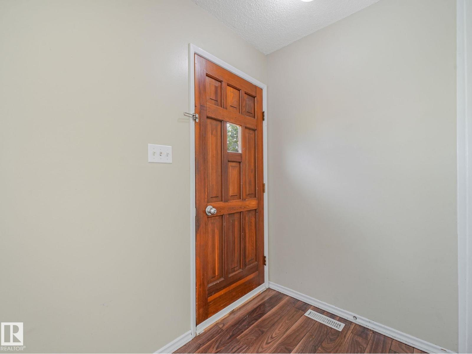 9315 151 AV NW - 24