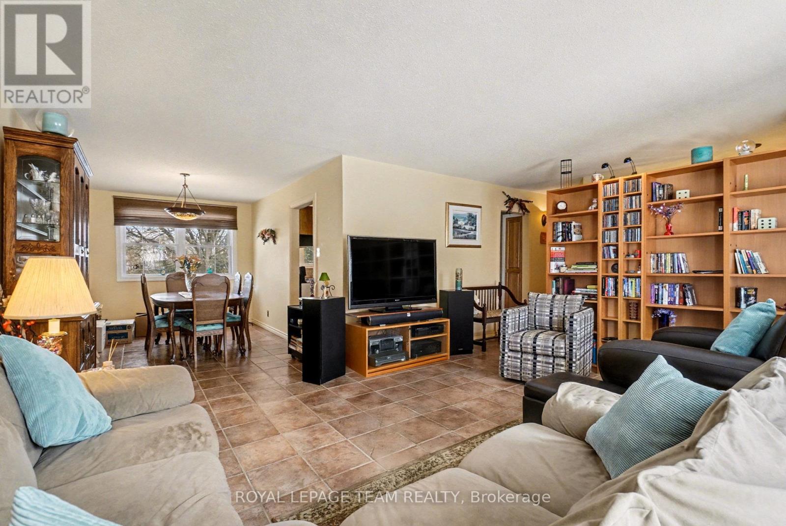 30 JUNIPER COURT - 3