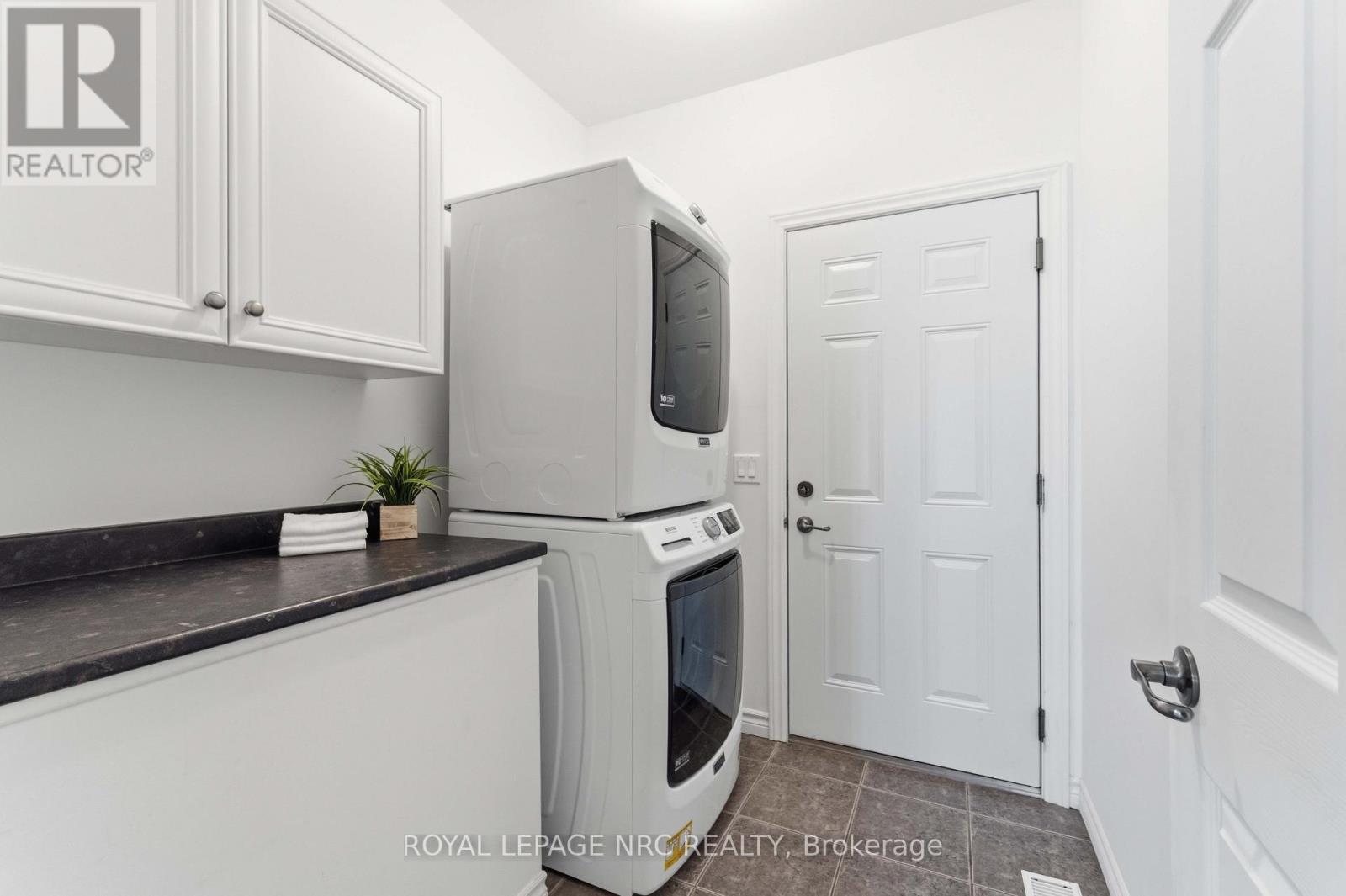3905 RAINBOW LANE - 28