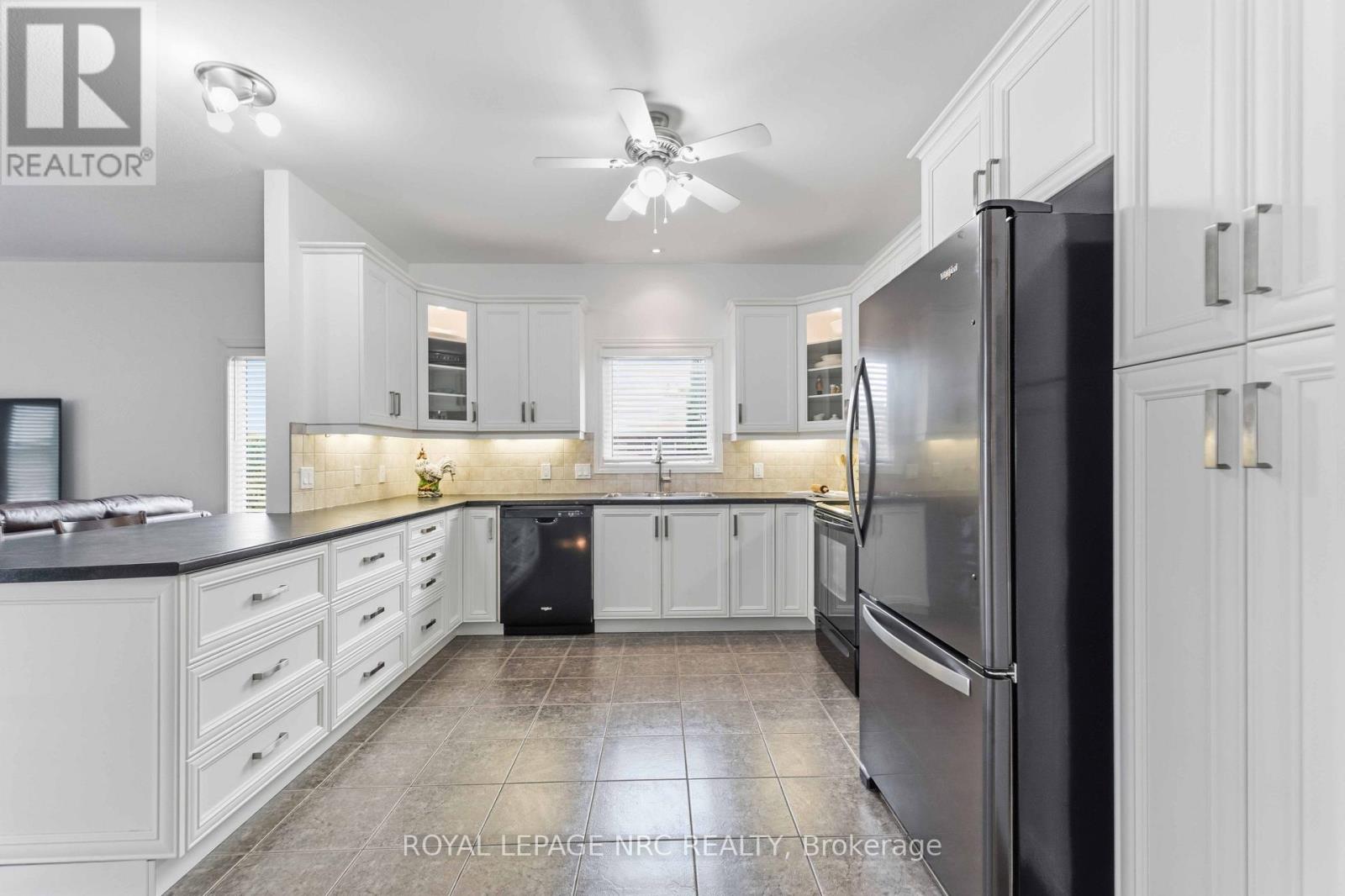 3905 RAINBOW LANE - 9