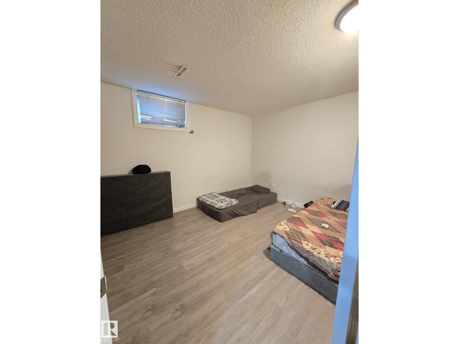 9616 63 AV NW - 16