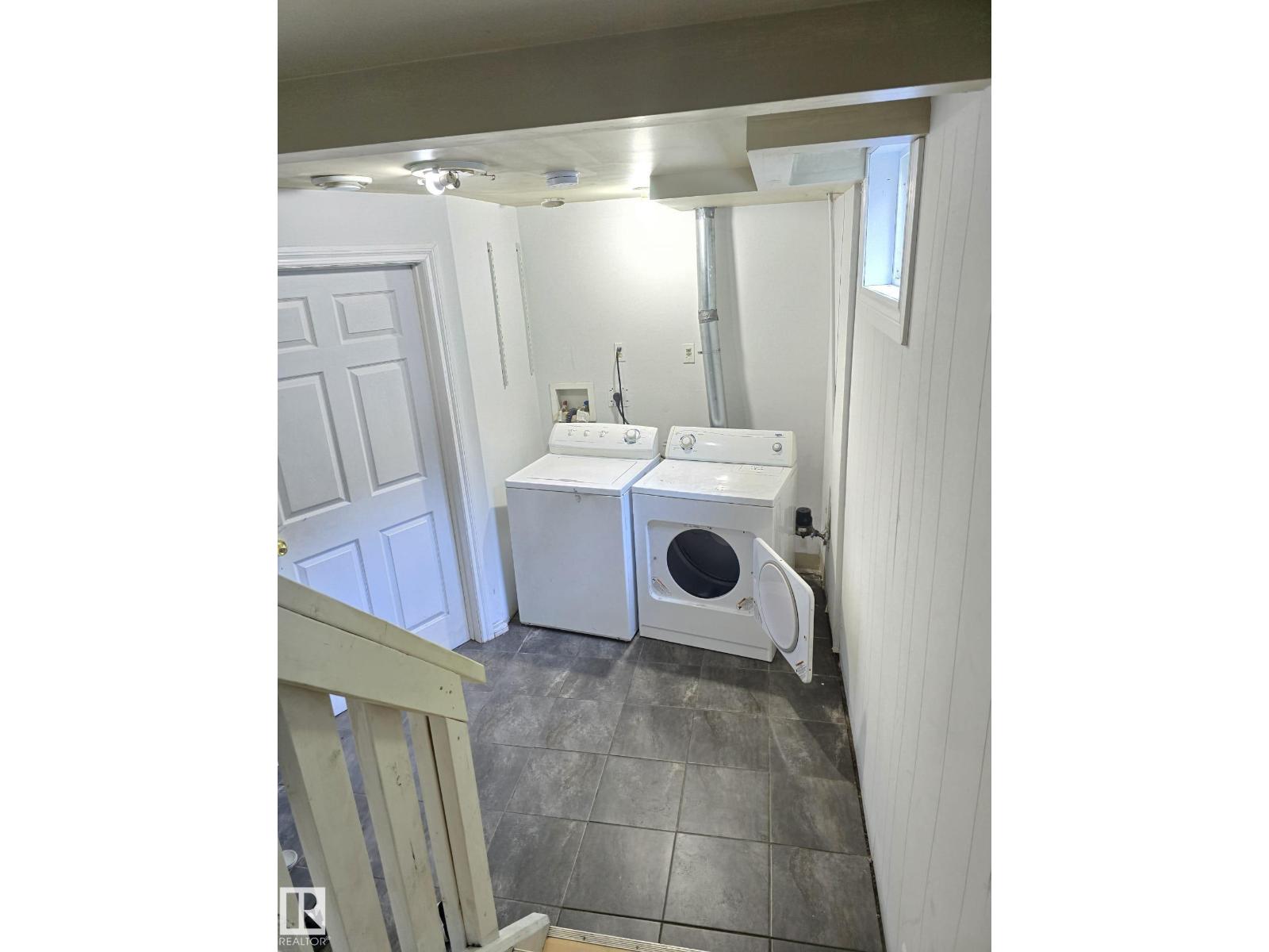9616 63 AV NW - 14
