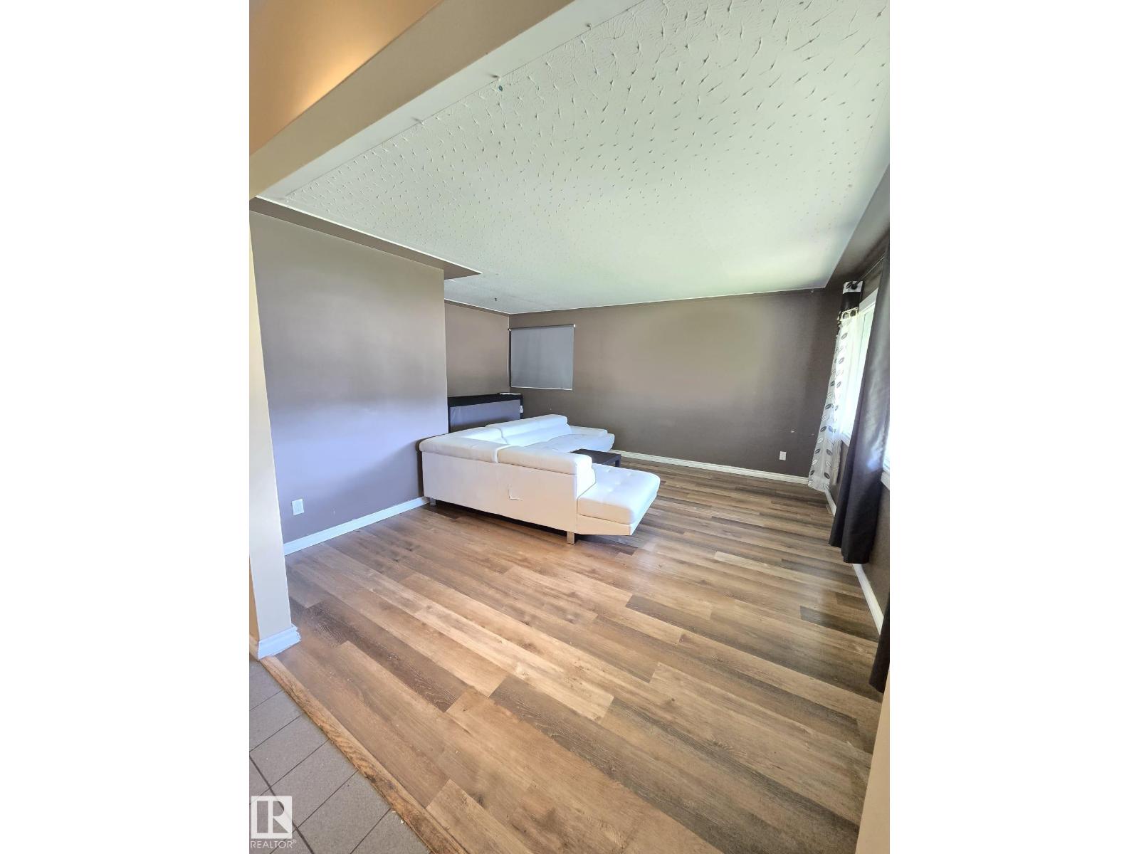 9616 63 AV NW - 3