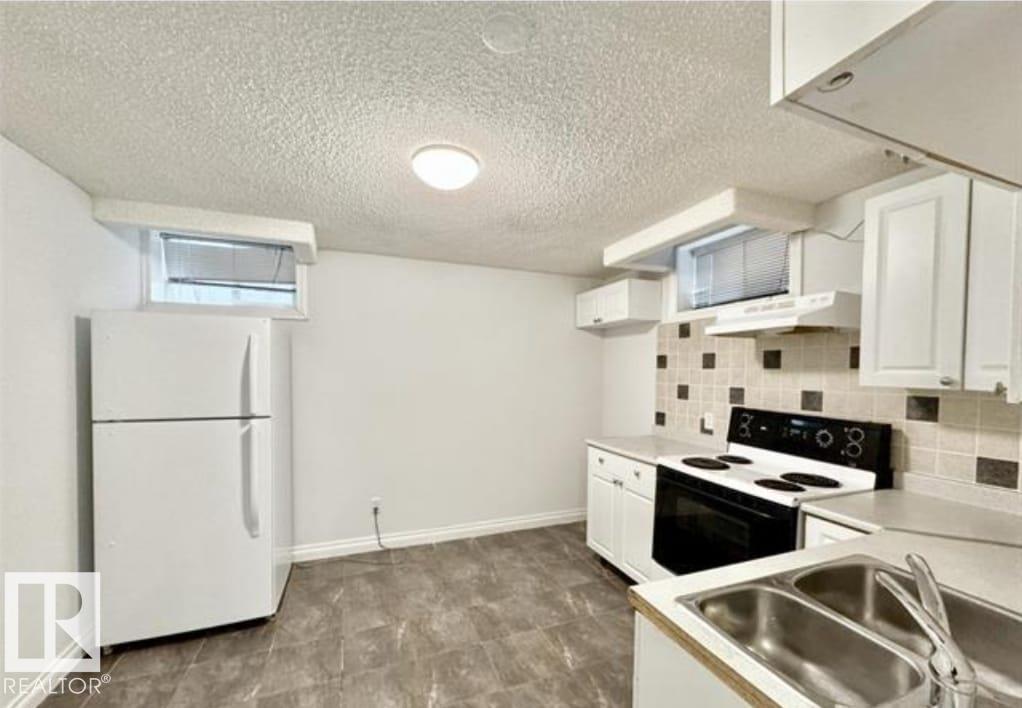 9616 63 AV NW - 18
