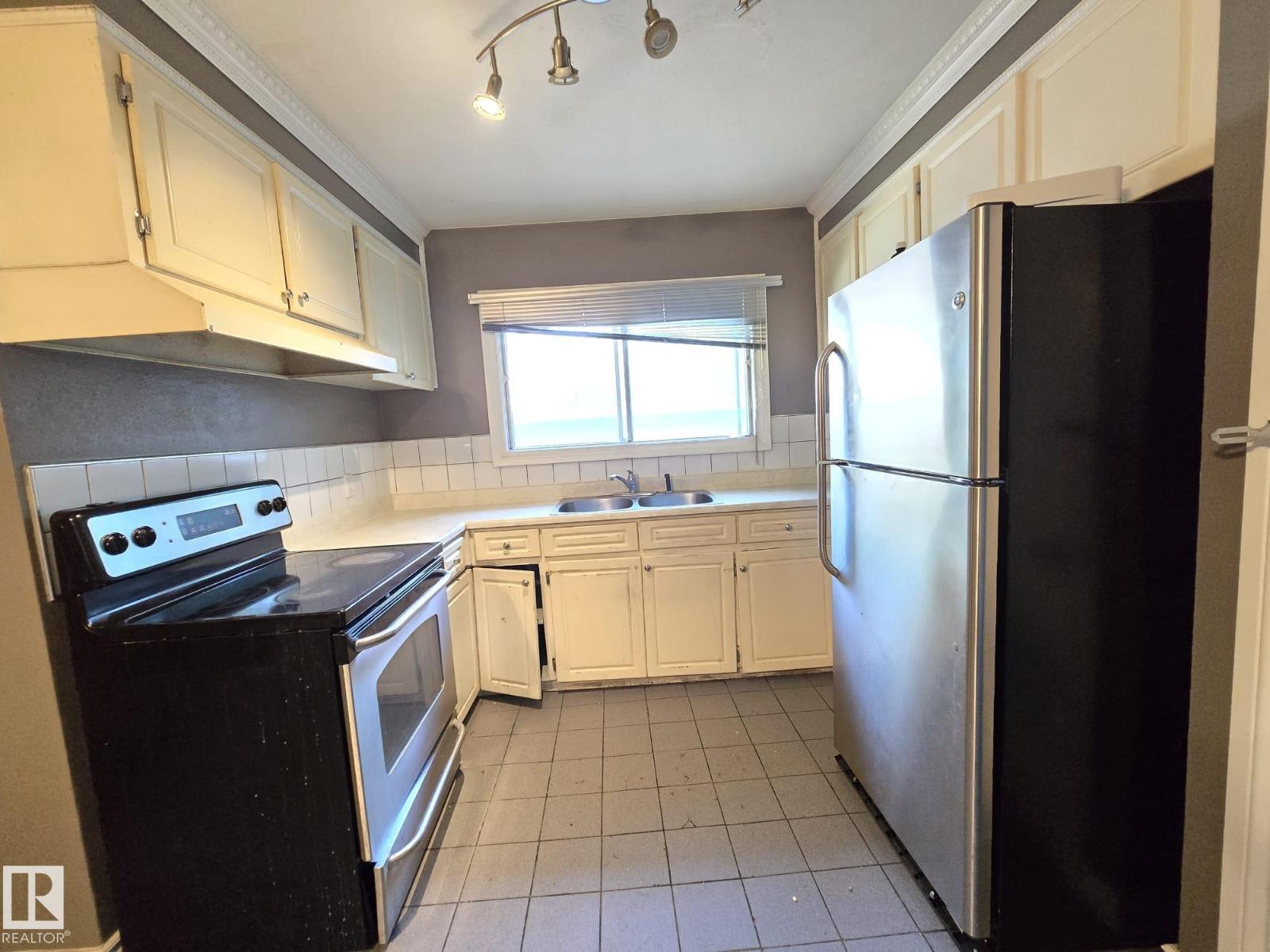 9616 63 AV NW - 10