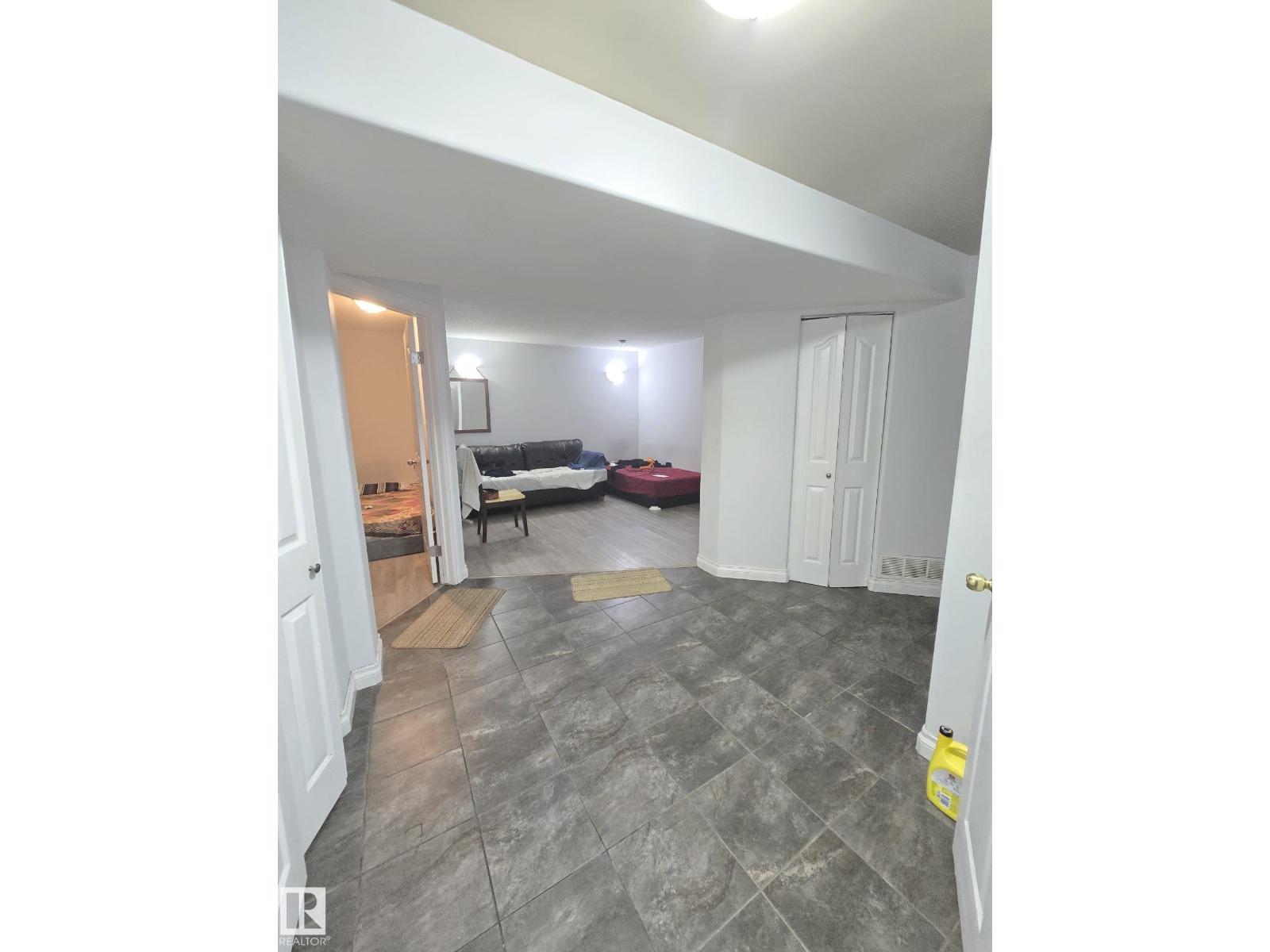 9616 63 AV NW - 15