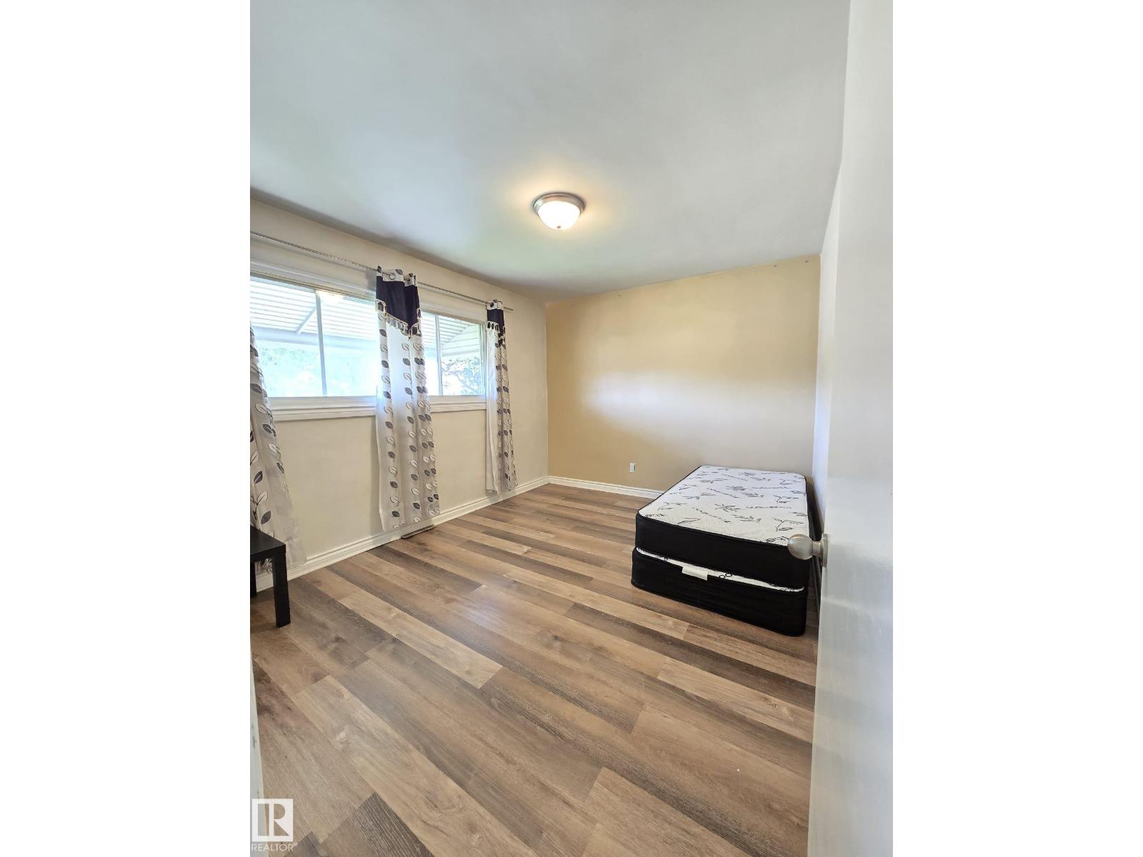 9616 63 AV NW - 6
