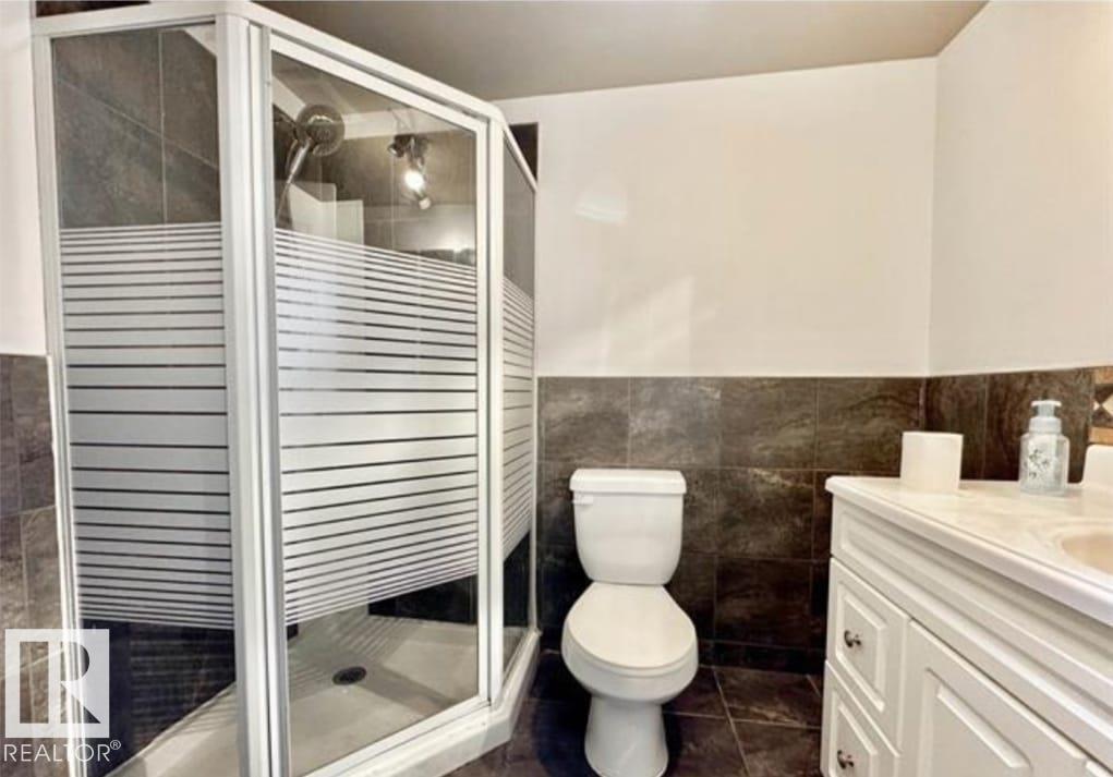 9616 63 AV NW - 19