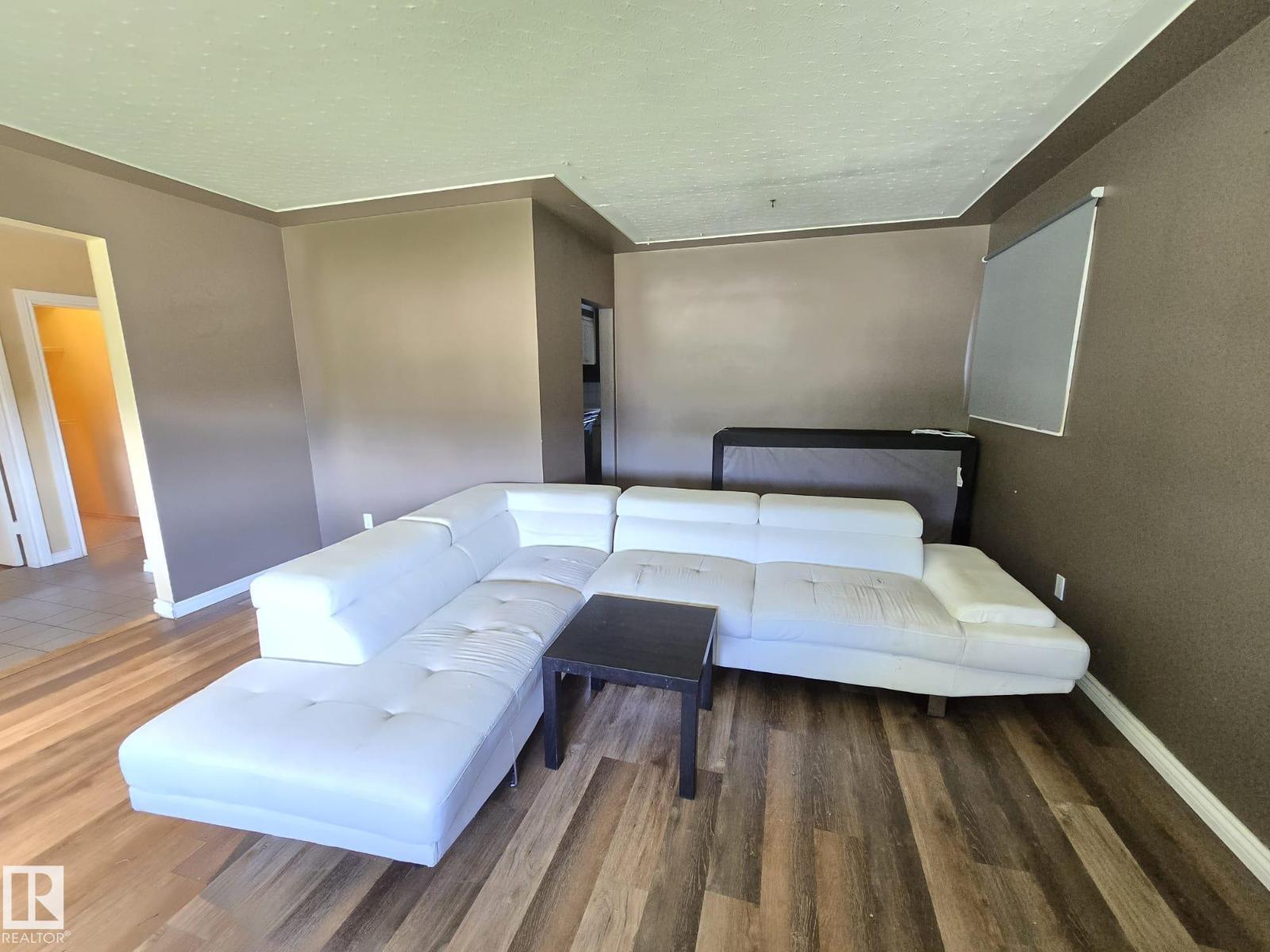 9616 63 AV NW - 4