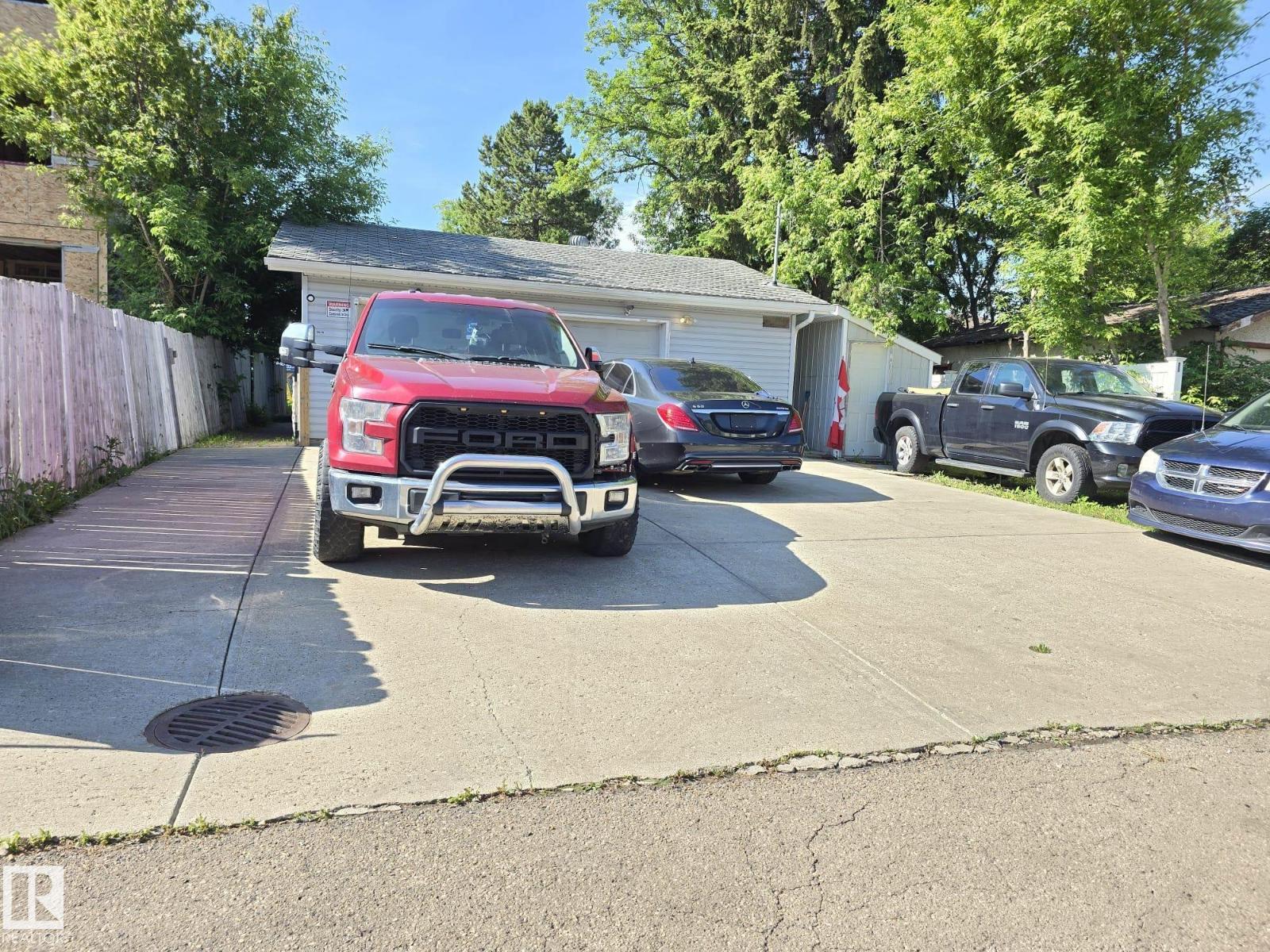 9616 63 AV NW - 21