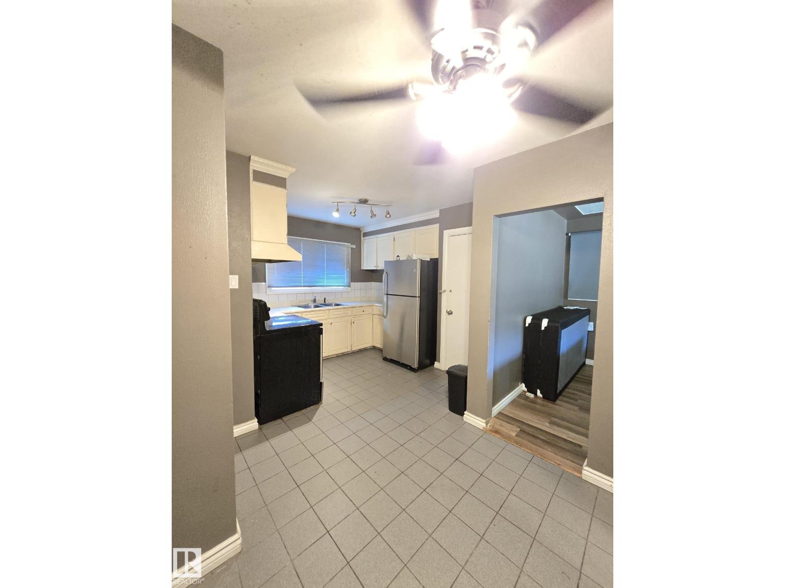 9616 63 AV NW - 12