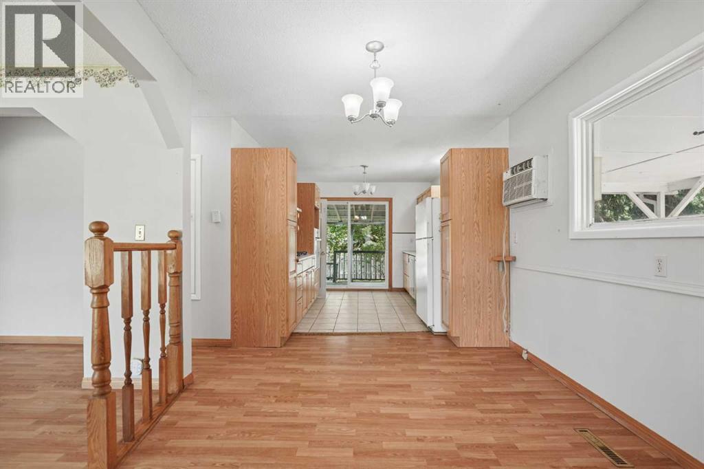 736 2 Street W - 7