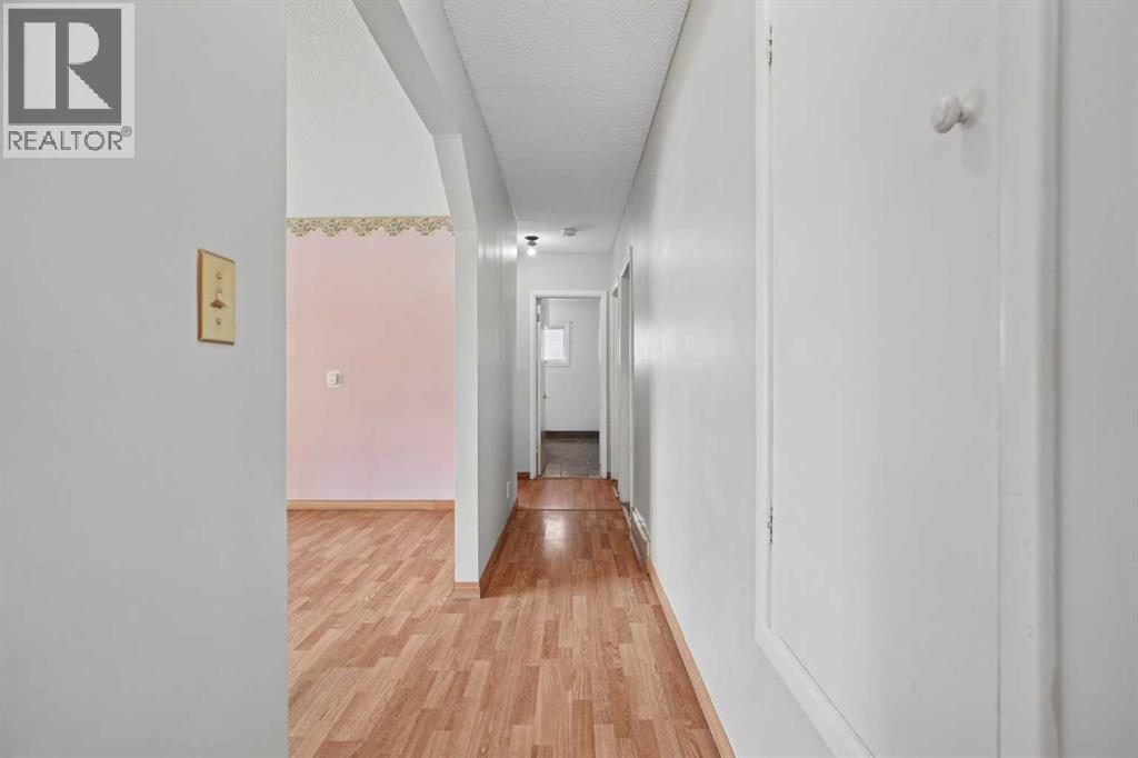 736 2 Street W - 11