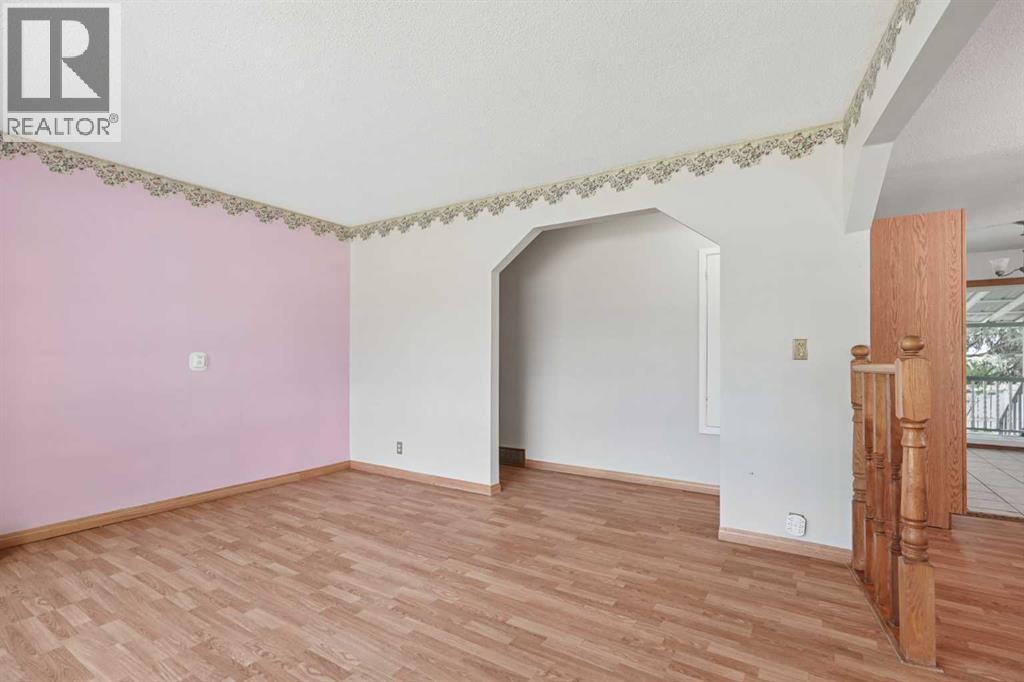 736 2 Street W - 6