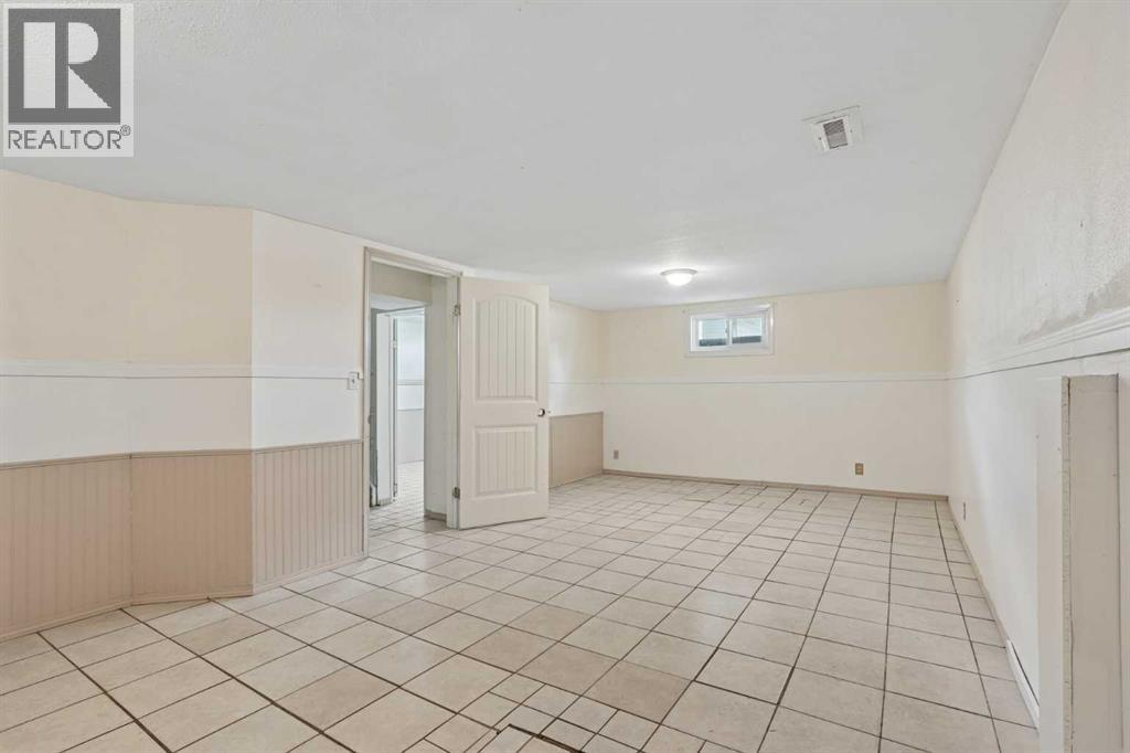 736 2 Street W - 25