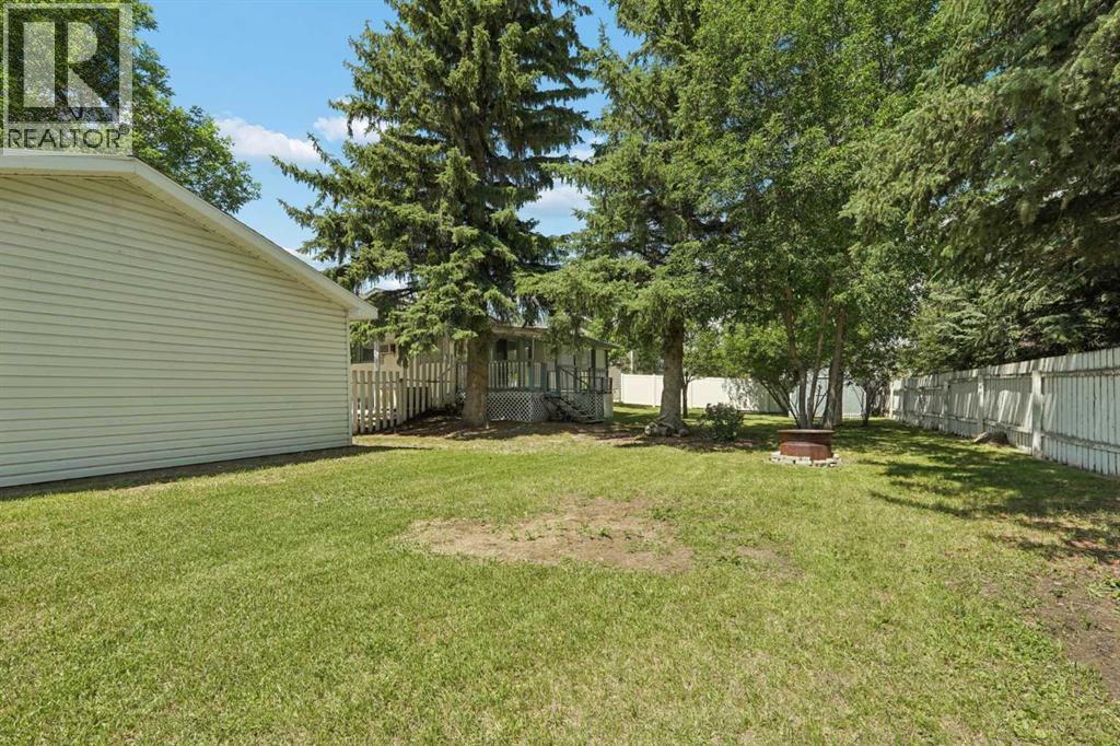 736 2 Street W - 39