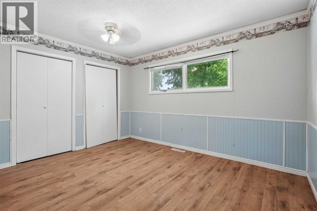 736 2 Street W - 13