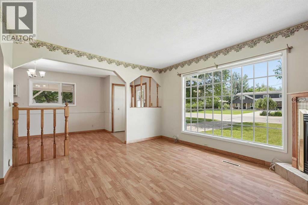 736 2 Street W - 5