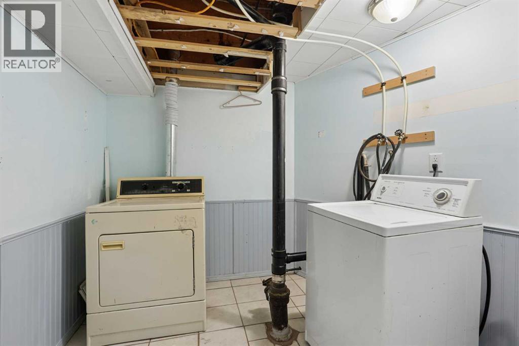 736 2 Street W - 30