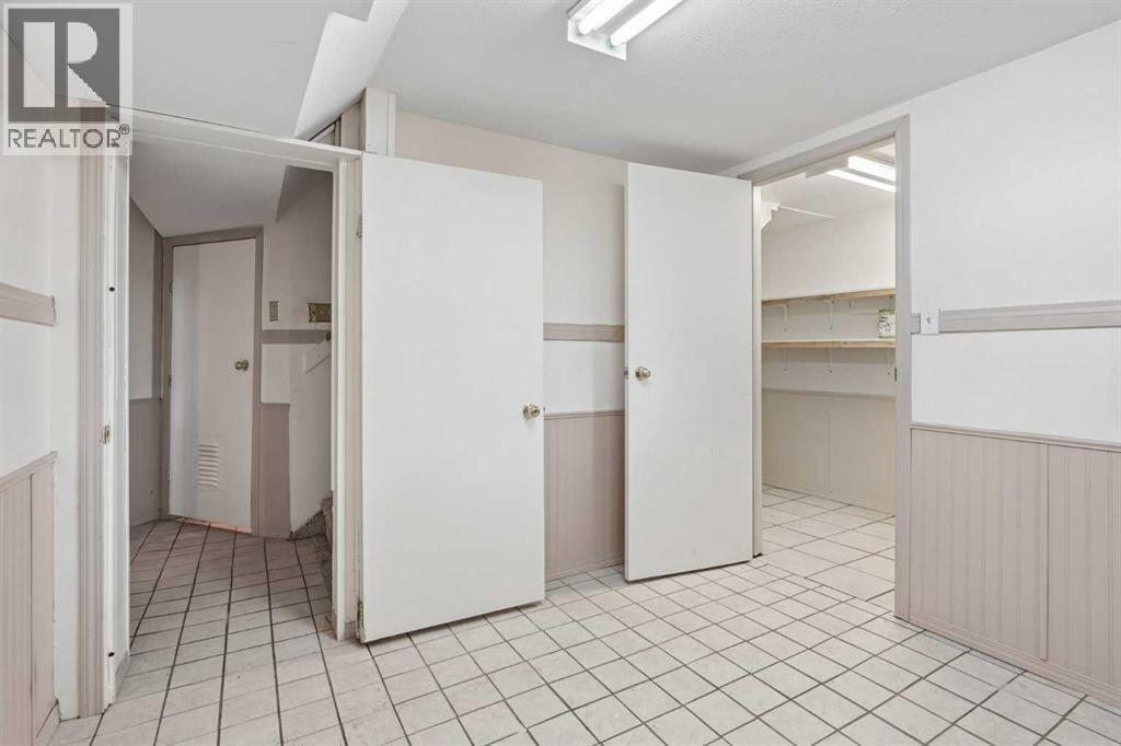 736 2 Street W - 20