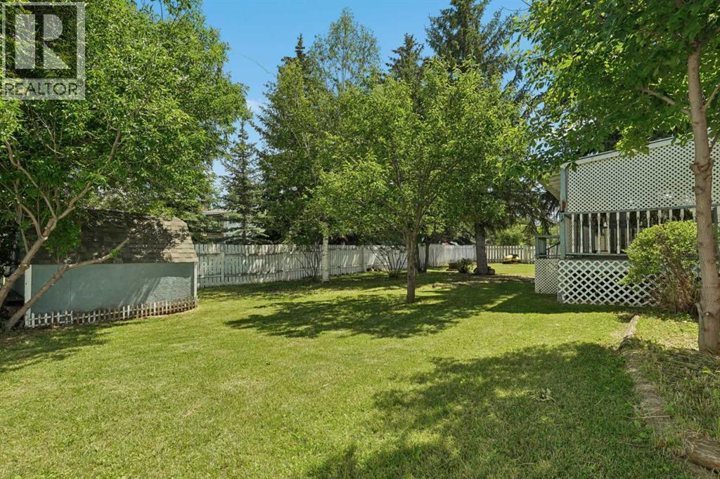 736 2 Street W - 36