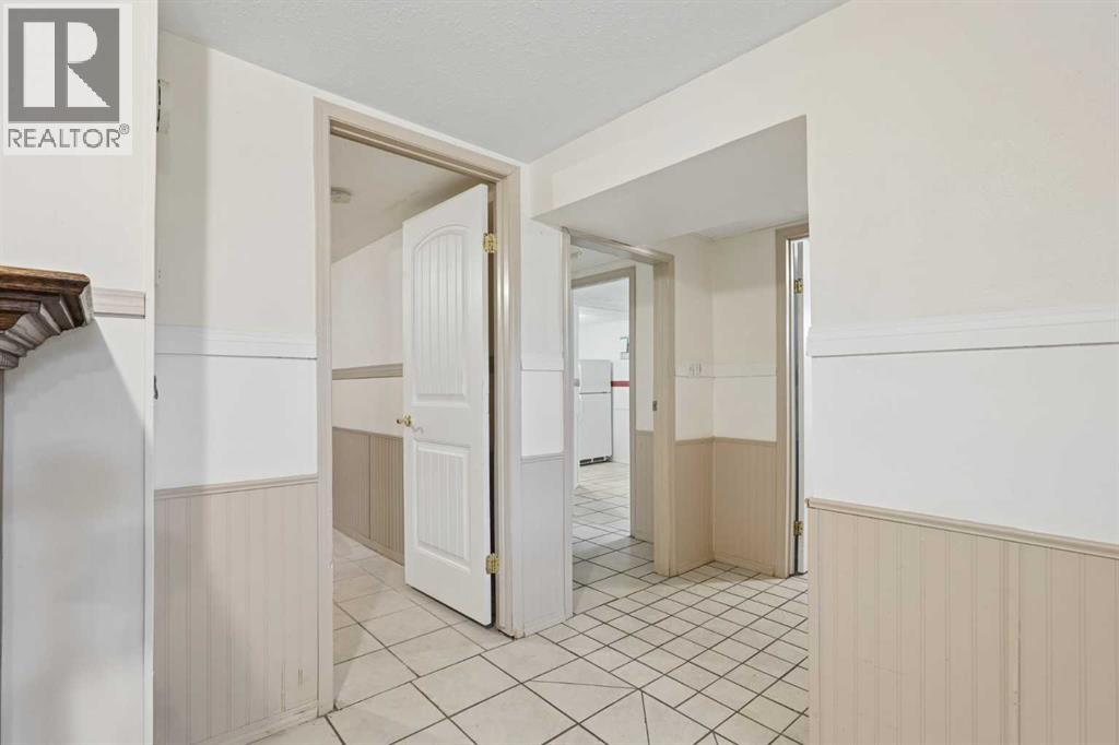 736 2 Street W - 26
