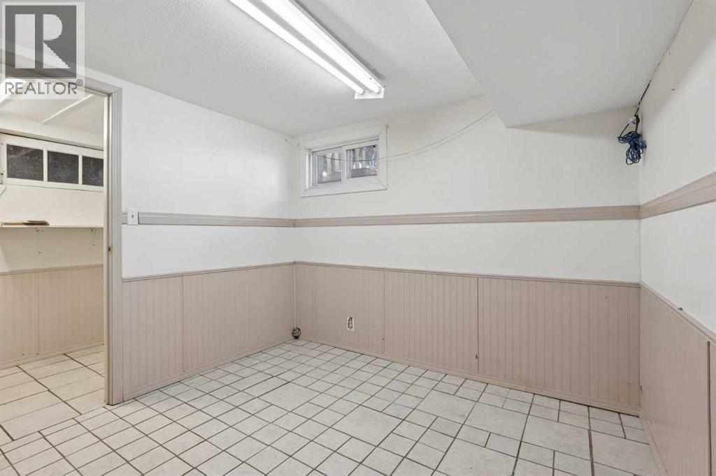 736 2 Street W - 19
