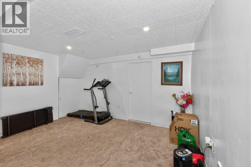 10 Falconer Terrace NE - 31