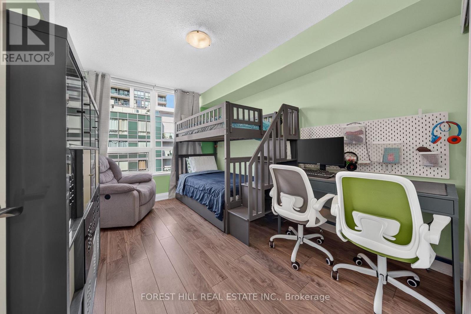 #514 20 NORTH PARK ROAD - 27