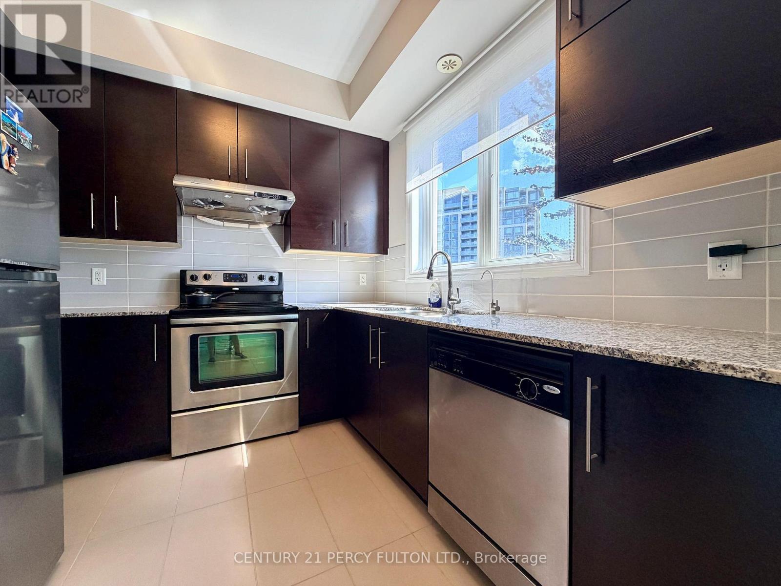 #TH6 225 SOUTH PARK ROAD - Image 11