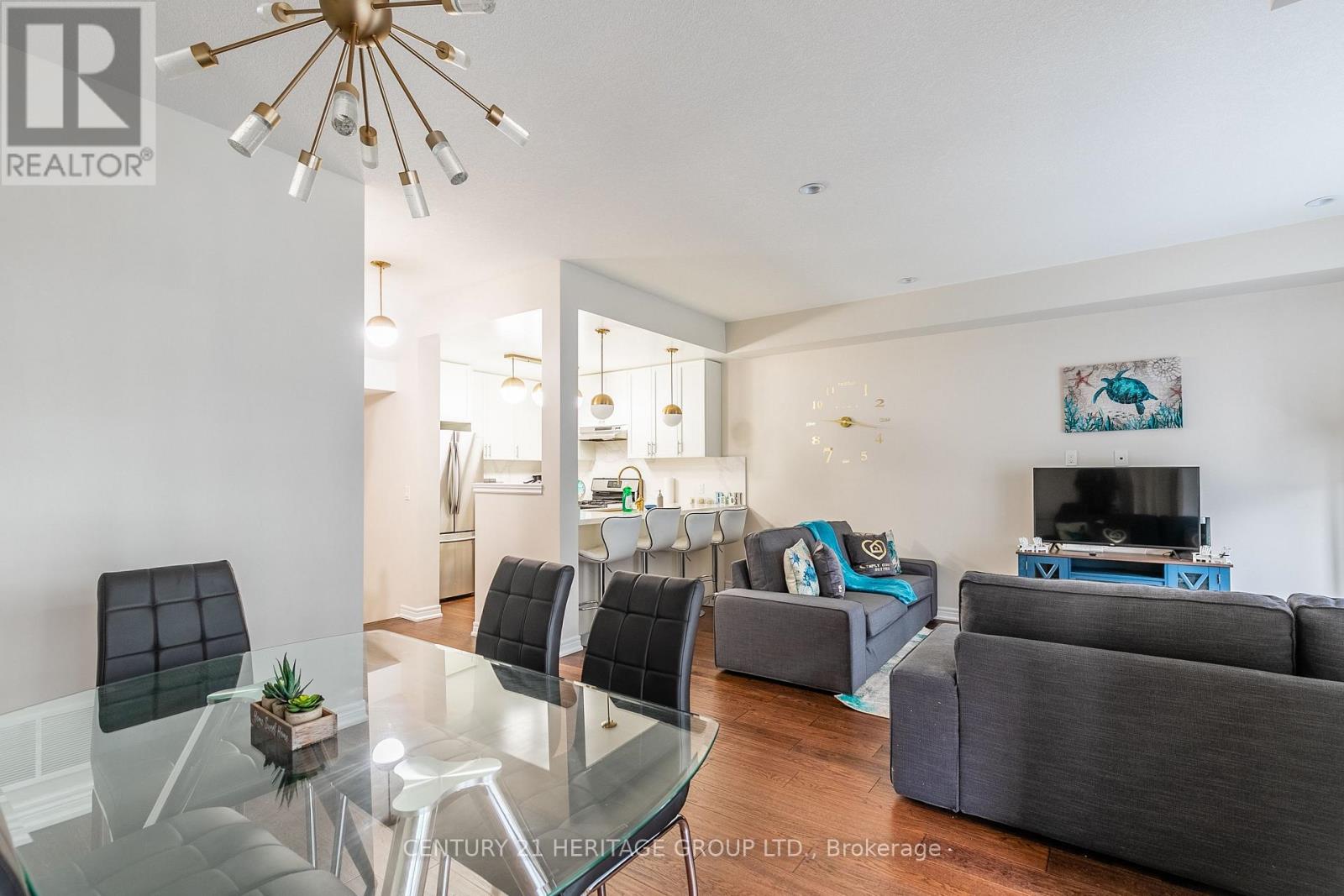 38 SOUTHSHORE CRESCENT - 10