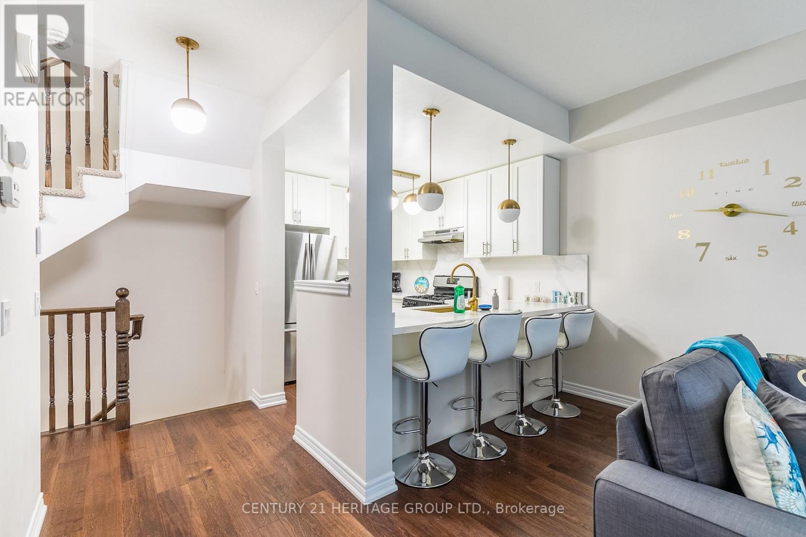 38 SOUTHSHORE CRESCENT - 11