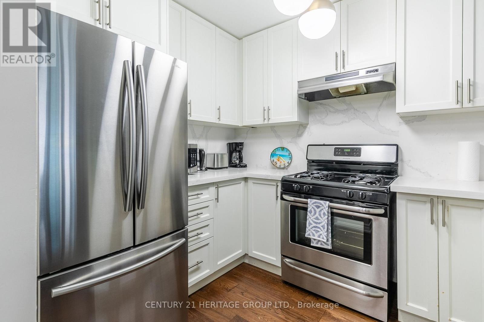 38 SOUTHSHORE CRESCENT - 14