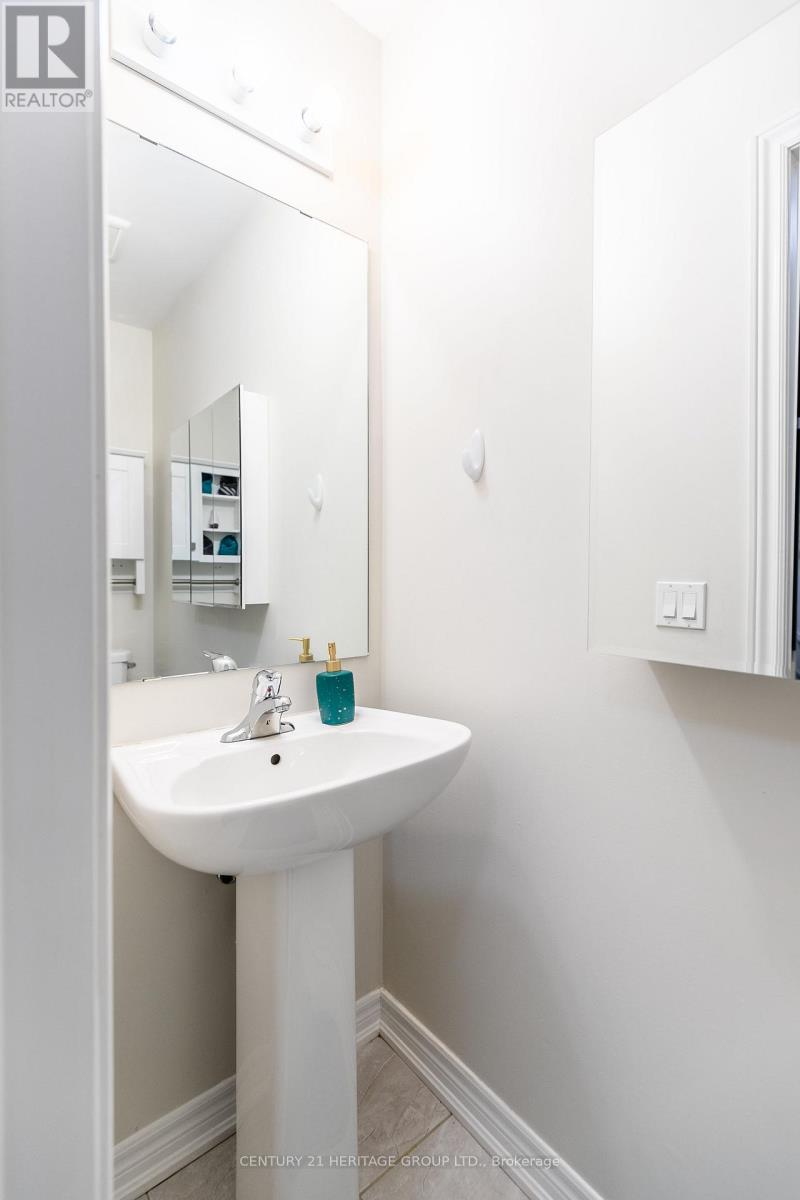 38 SOUTHSHORE CRESCENT - 17