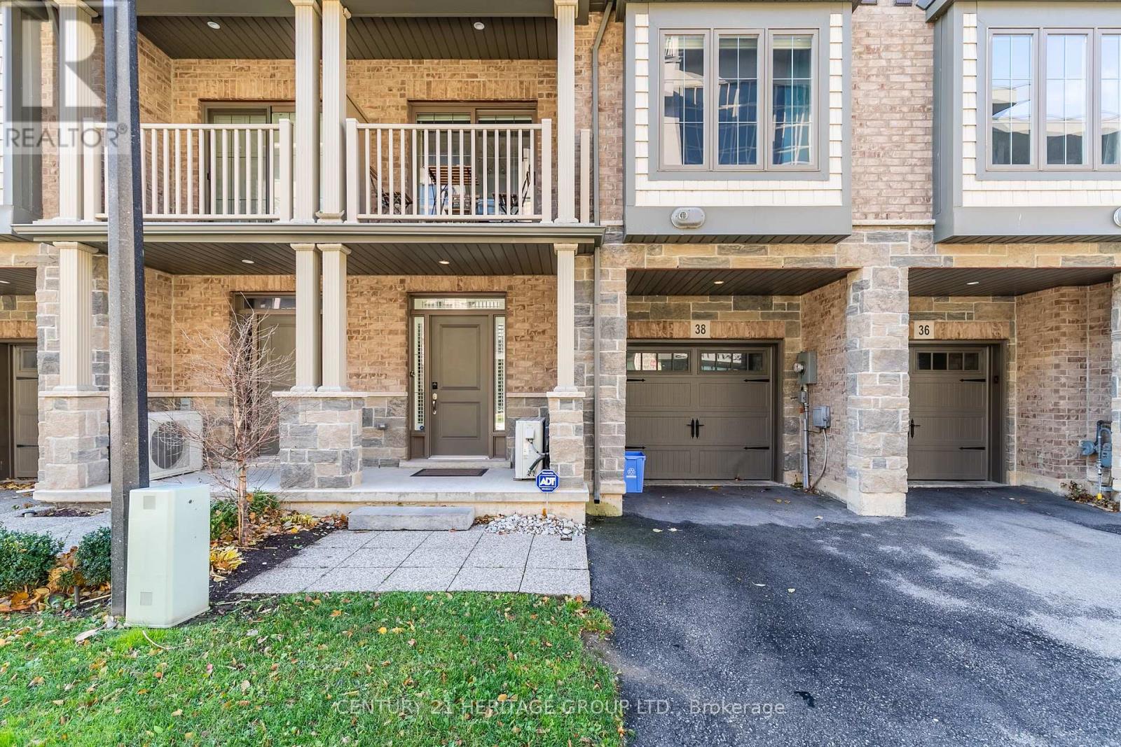 38 SOUTHSHORE CRESCENT - 2