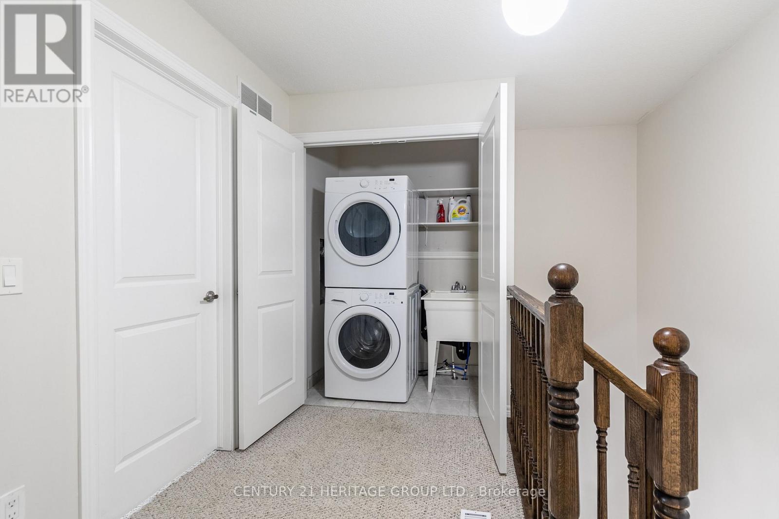 38 SOUTHSHORE CRESCENT - 23