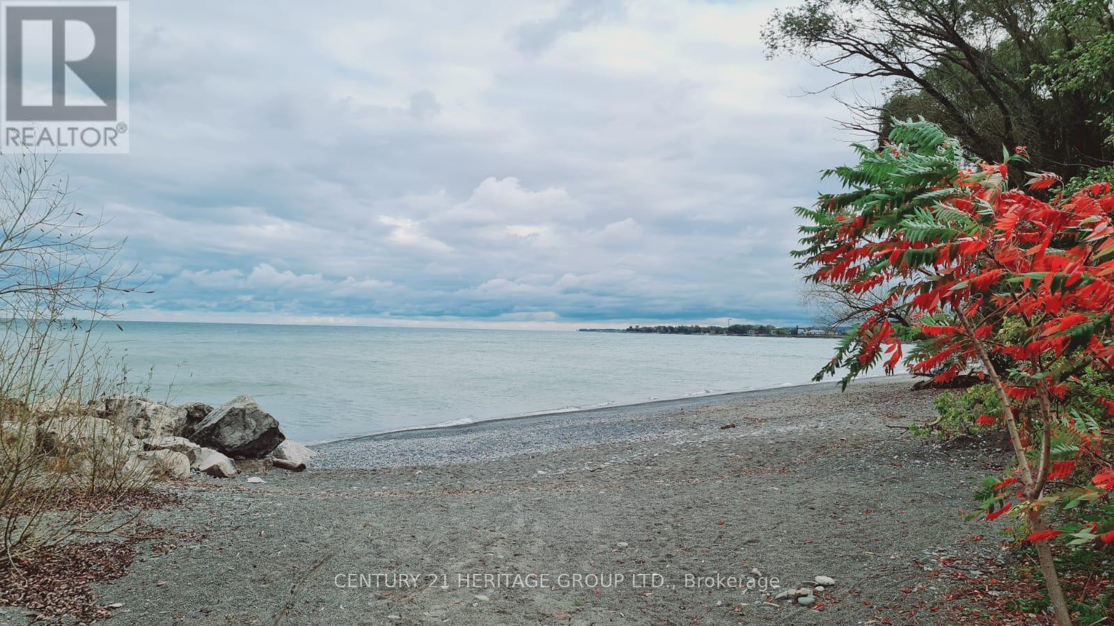 38 SOUTHSHORE CRESCENT - 25