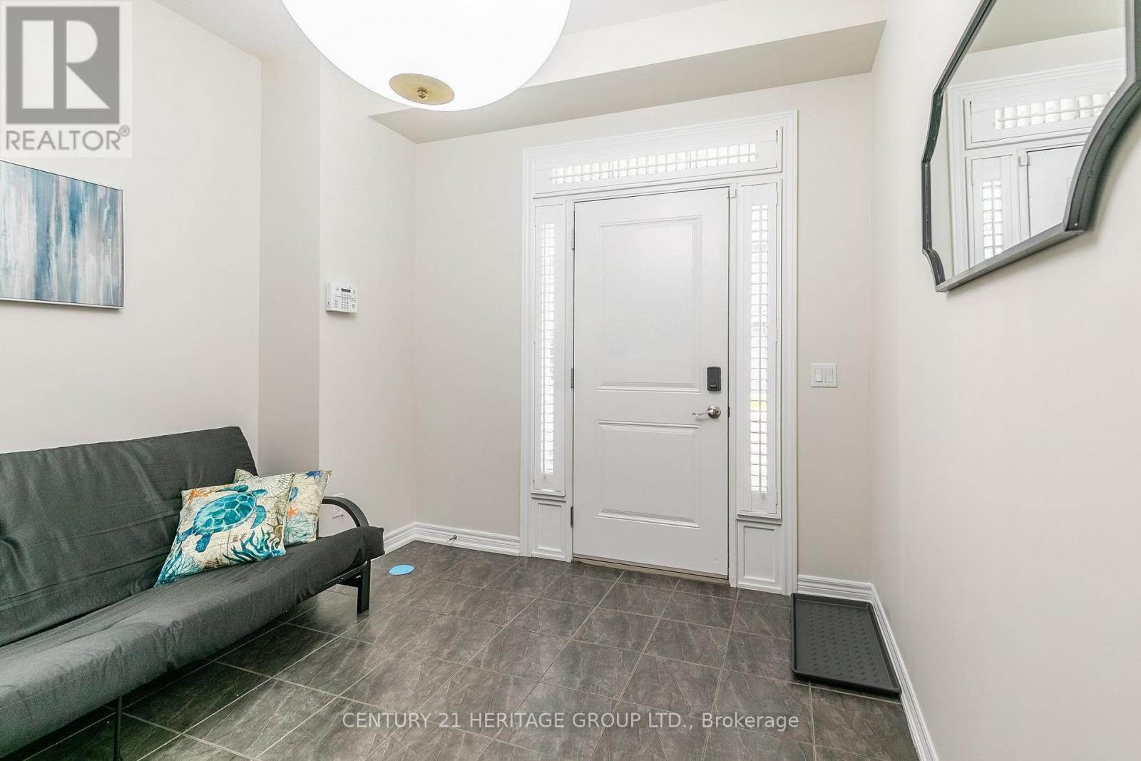 38 SOUTHSHORE CRESCENT - 3