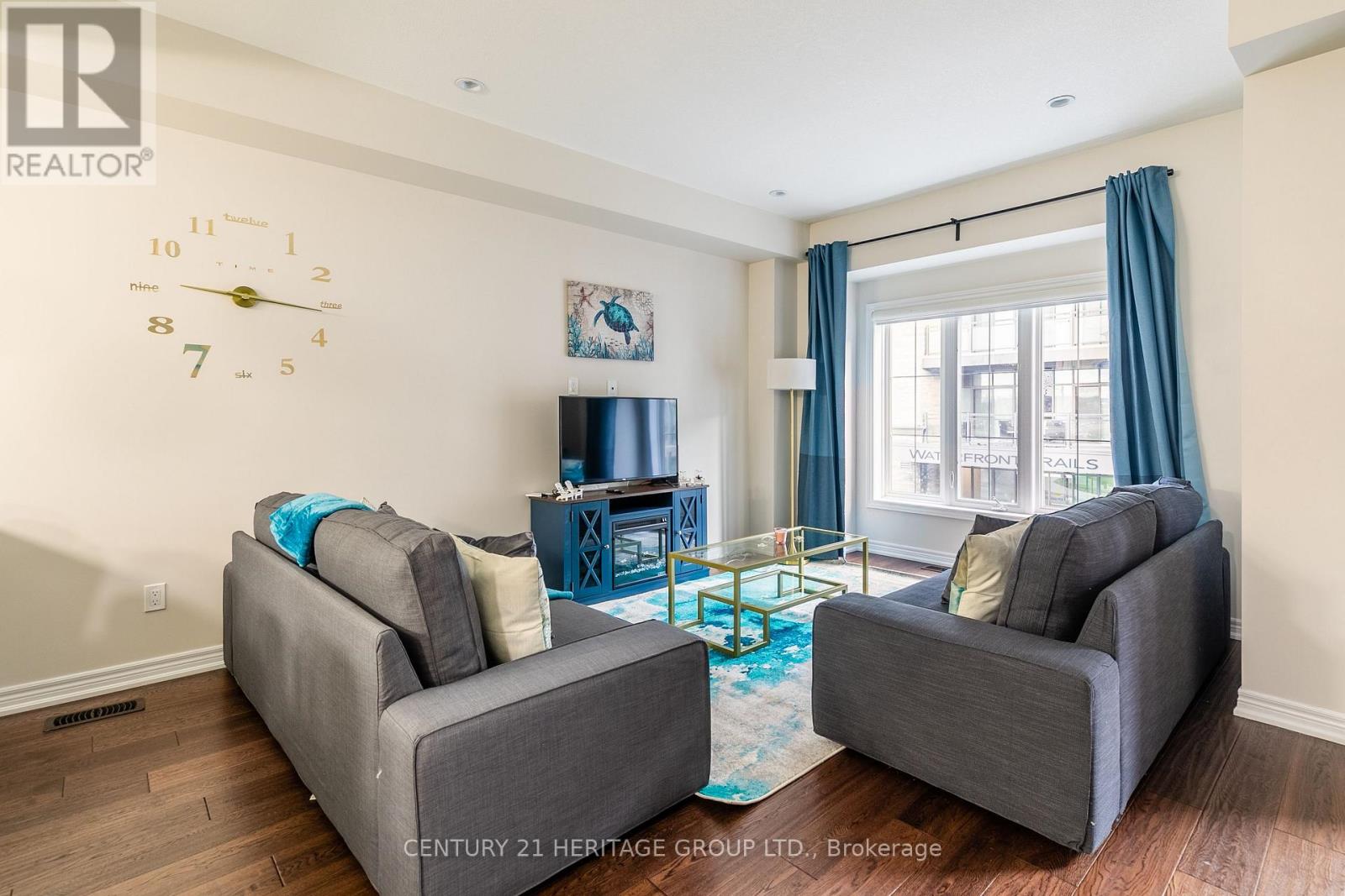 38 SOUTHSHORE CRESCENT - 7