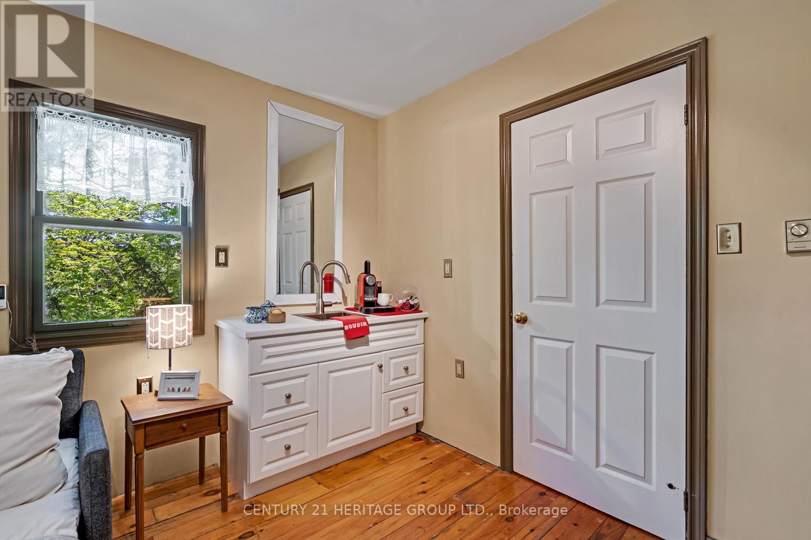 46 GODDARD CRESCENT - 31