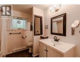 201 Harrison Ave, Salt Spring, BC V8K2N3 Photo 18