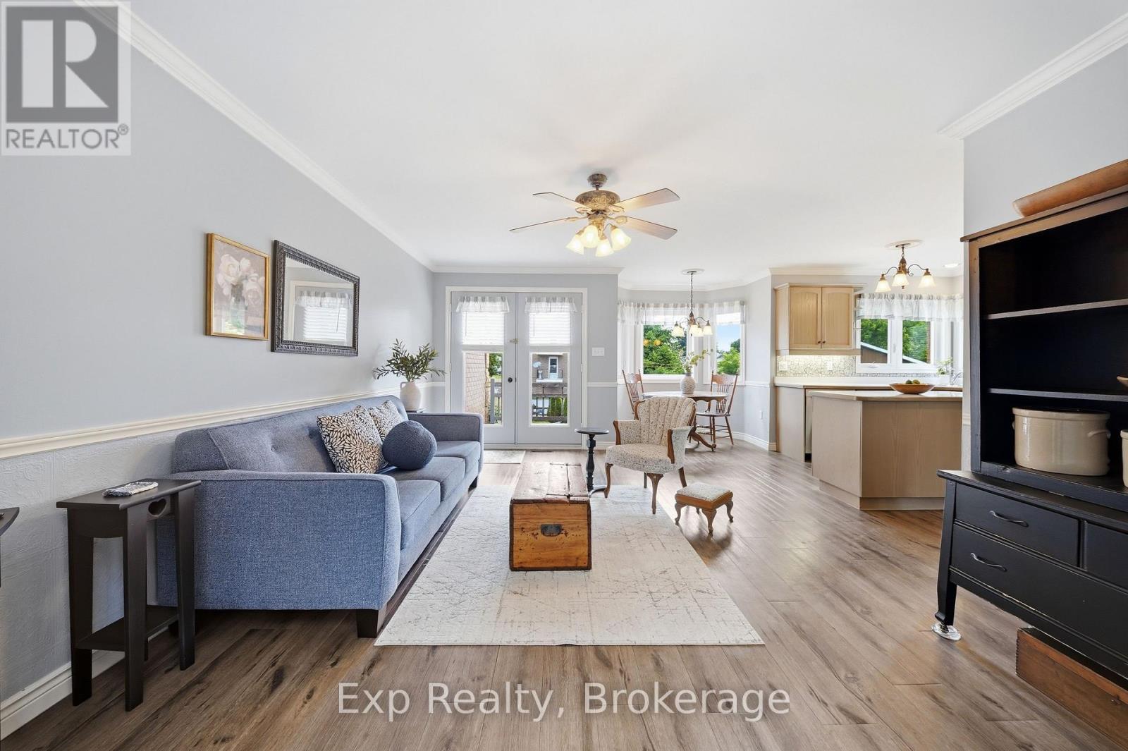 121 SIMCOE STREET - 10