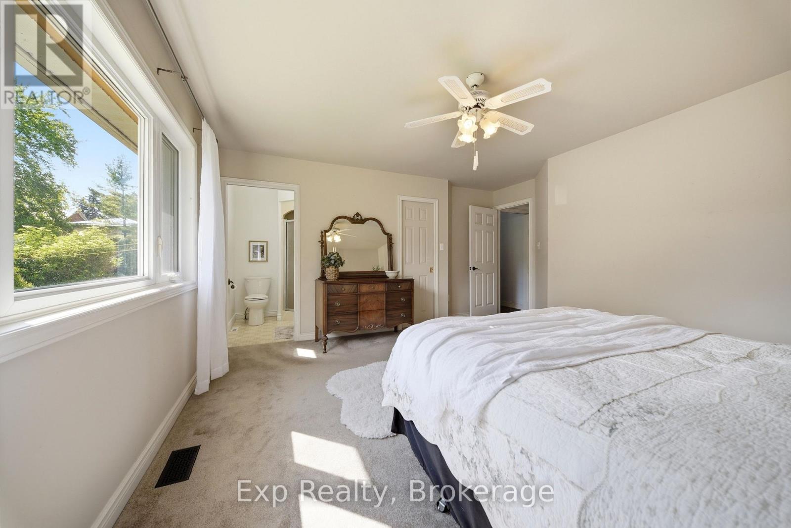 121 SIMCOE STREET - 22